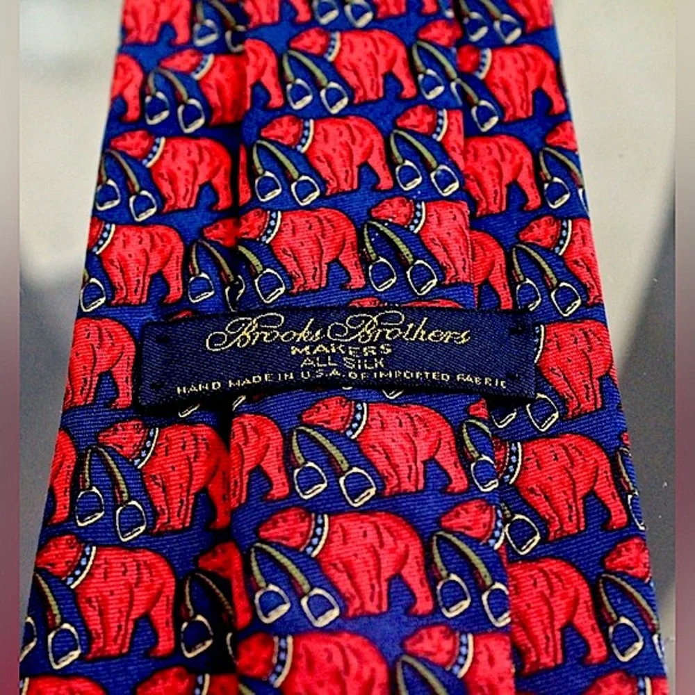 BROOKS BROTHERS MAKERS MENS TIE BEARS SILK HAND MADE USA ALL SILK RED NAVY GOLD